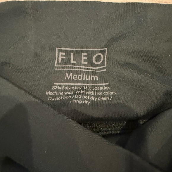 Fleo Go Go high rise leggings. Forest green. Medium. New never worn - Picture 2 of 4